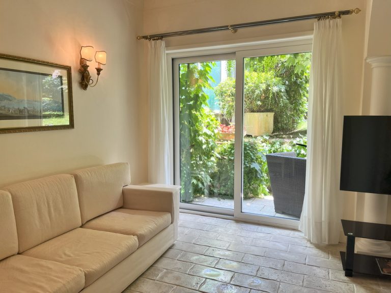 客室全体(窓際方向)(1)