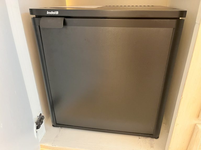 冷蔵庫(閉じた状態)(1)