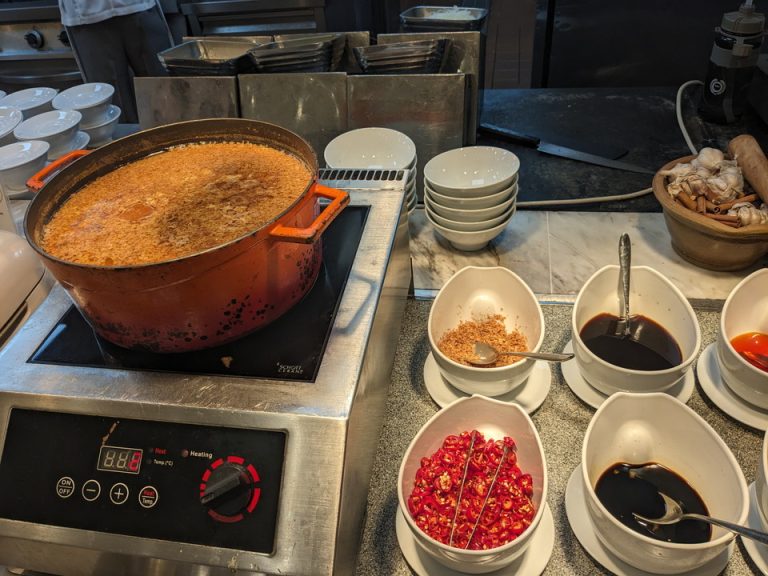 タンツー麺の肉そぼろと味付けは自分でチョイス
