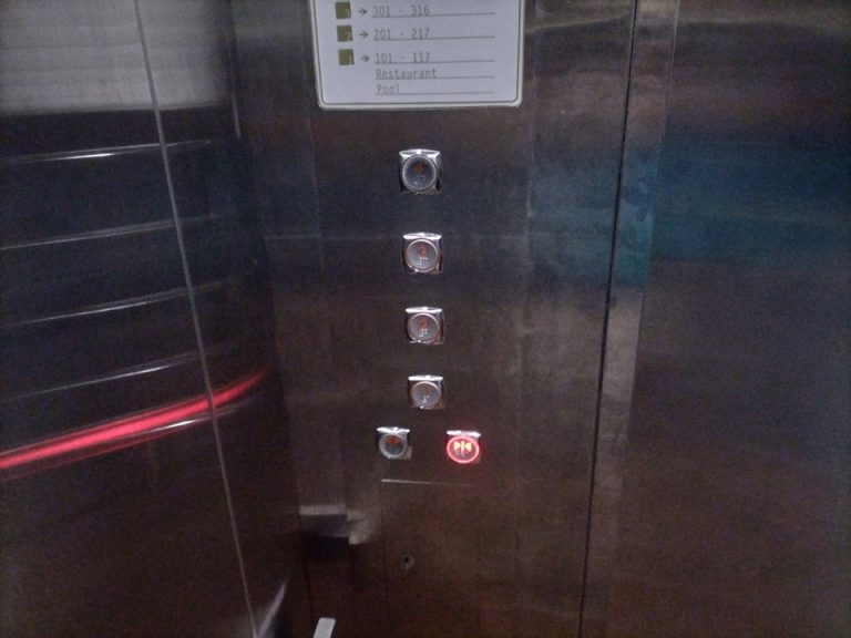 エレベーター階数ボタン