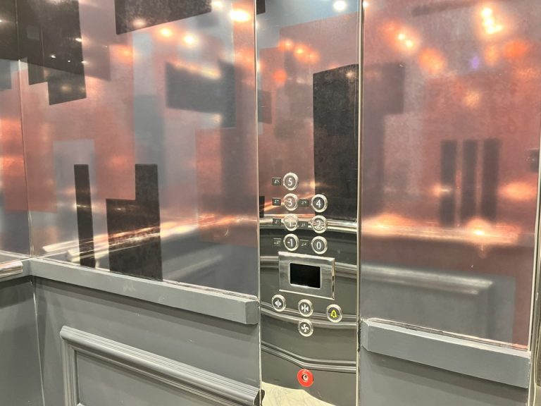 エレベーター階数ボタン