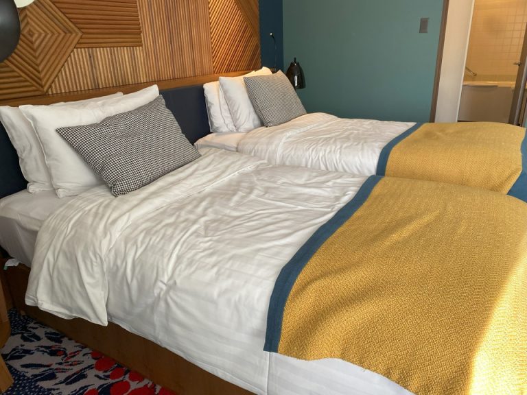 横方向からベッド