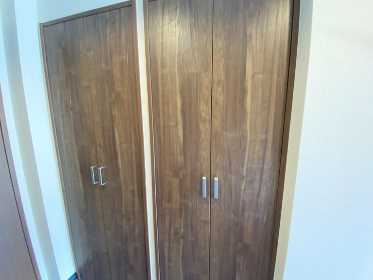 クローゼット外観(セーフティボックスがある方)