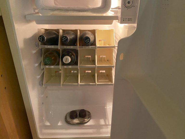 部屋内 冷蔵庫