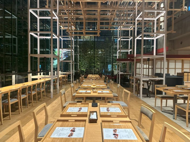 夜のロビーフロア(1)