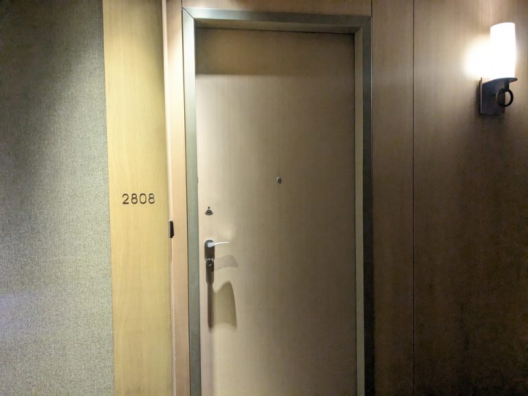 客室入口外観ドア