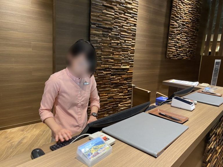 フロントカウンター