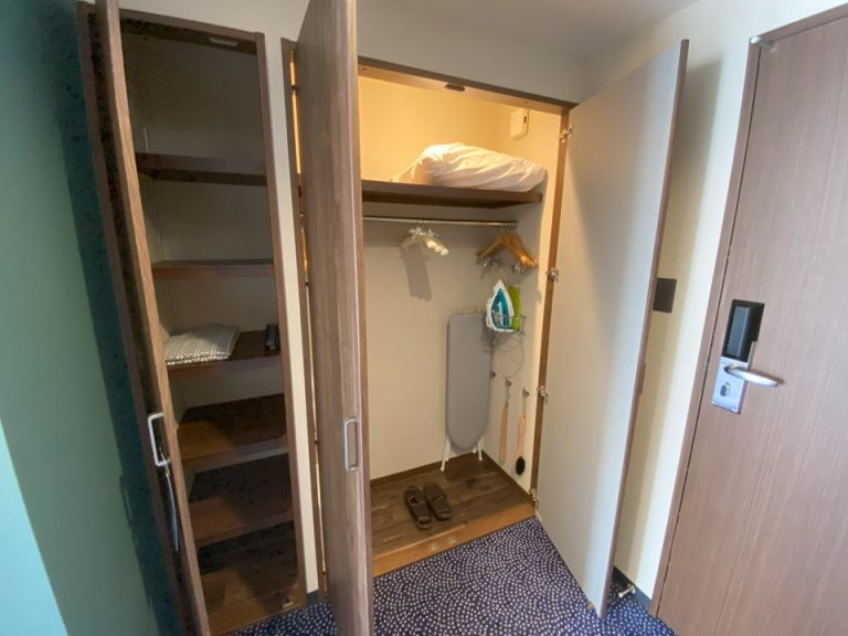 クローゼット外観(開けた状態)