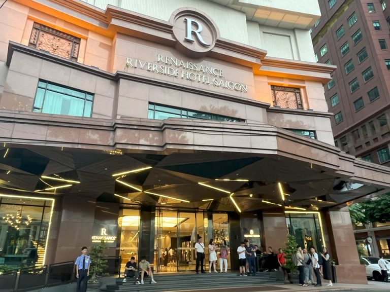 エントランス外観