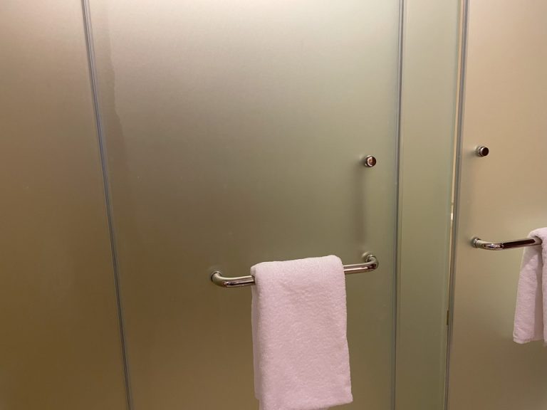 シャワールーム入り口