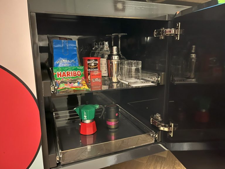 ミニバー・カフェコーナー