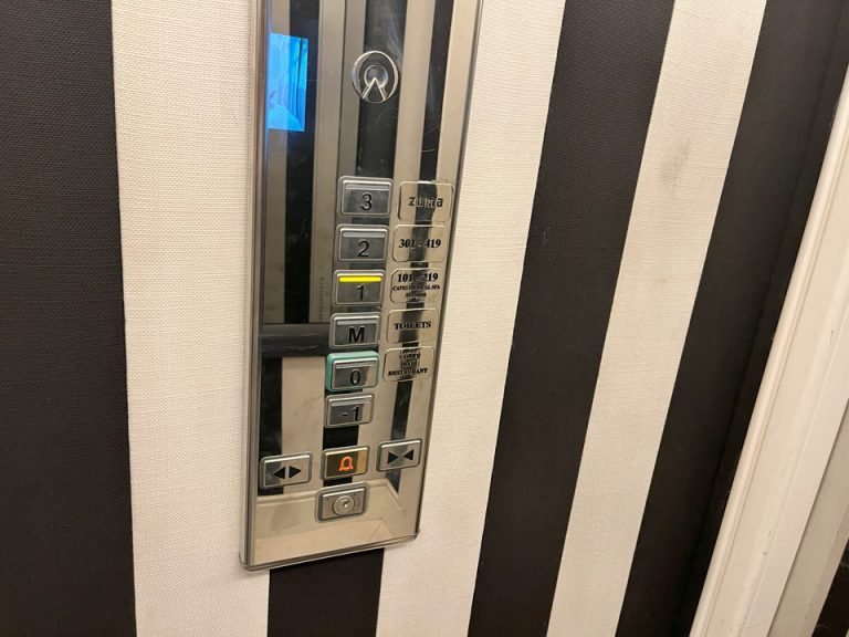 エレベーター階数ボタン(1)