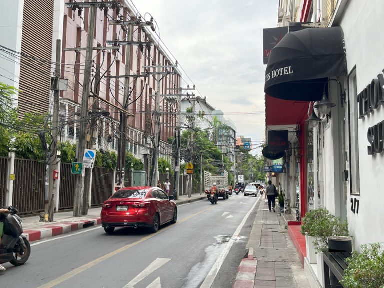 ホテル周辺 ホテルへの道(1)