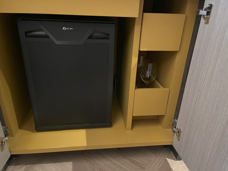 冷蔵庫閉じた状態