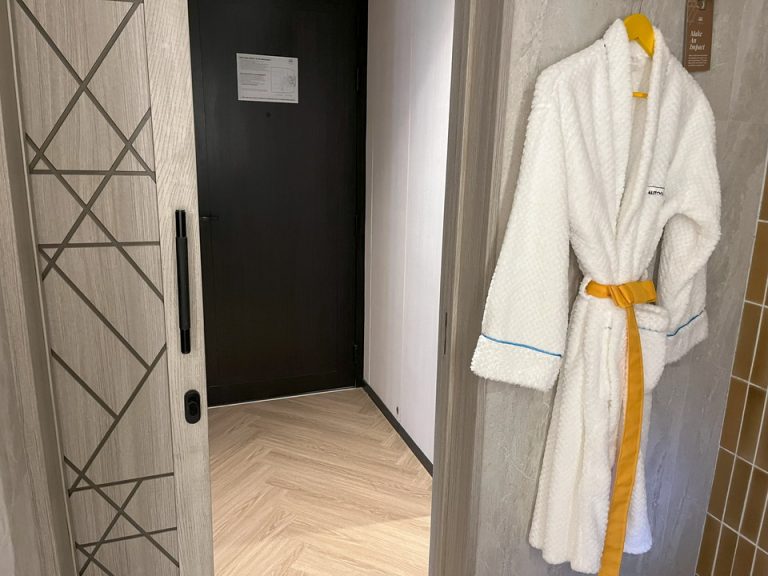 バスルーム内から入口