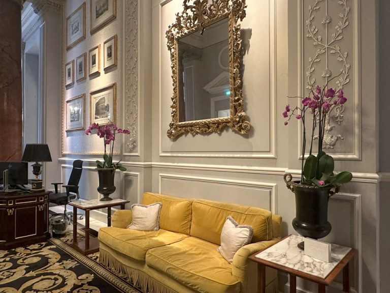 ホテル エントランス