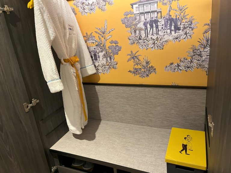 クローゼット内観(1)