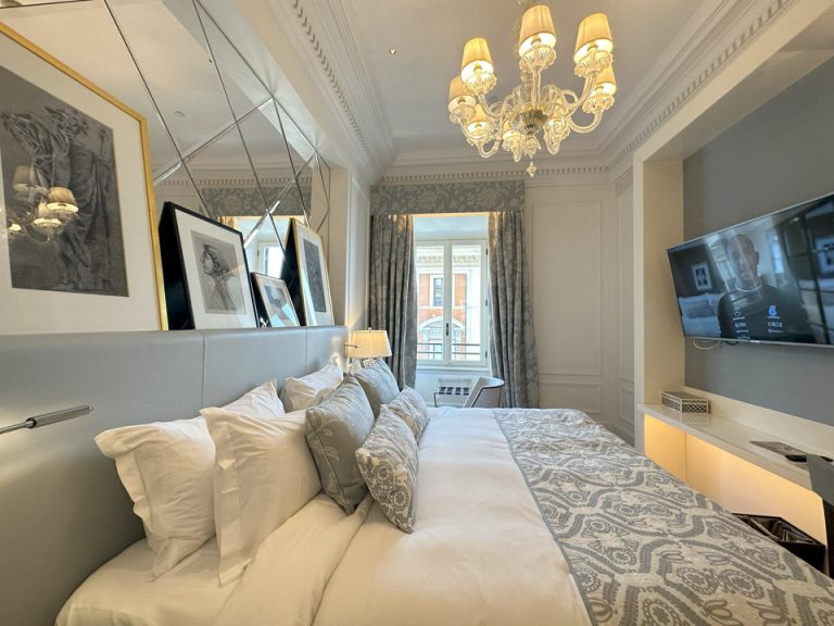 ベット、テレビ周辺