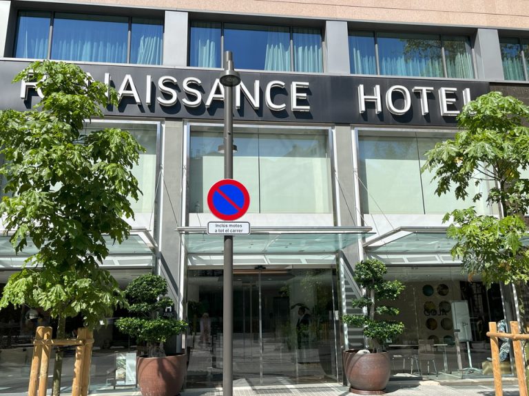 エントランス外観(1)