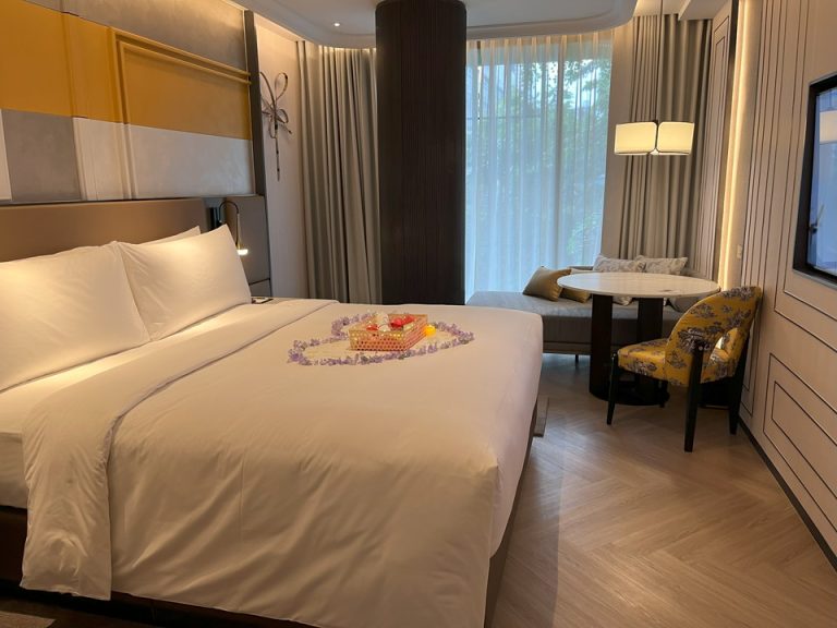 客室全体窓際方向