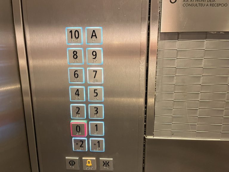 エレベーター階数ボタン