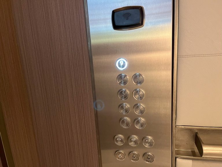 エレベーター階数ボタン