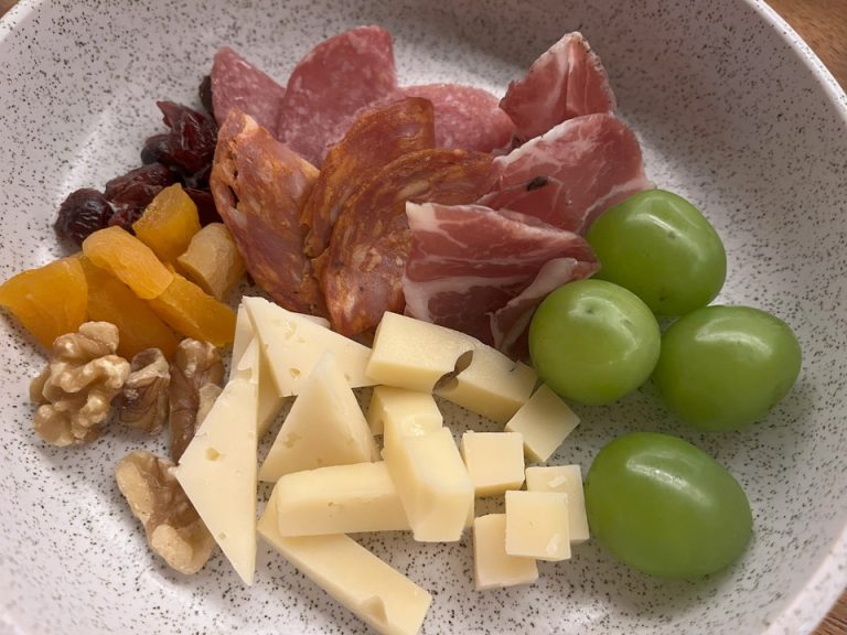 ラウンジがない代わりの無料フード