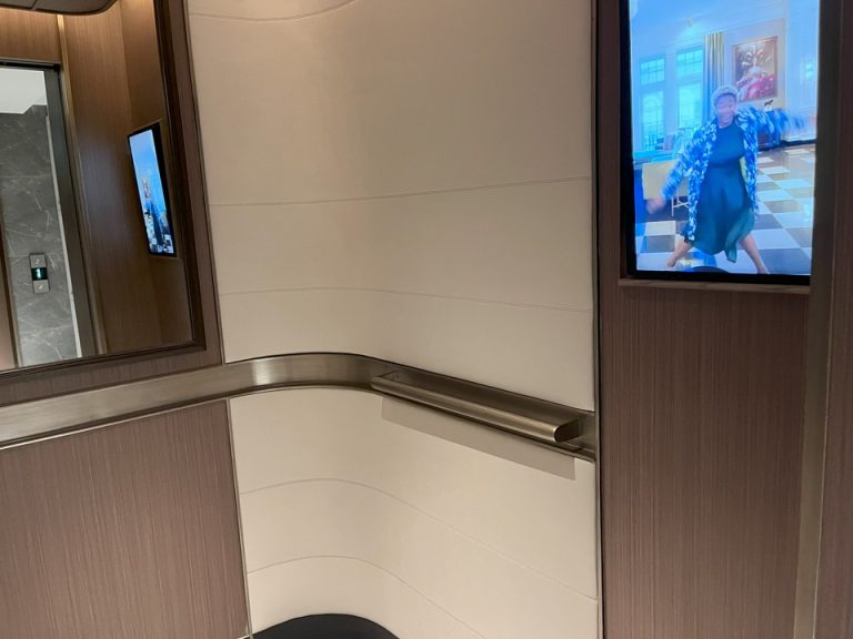 エレベーター内観(1)