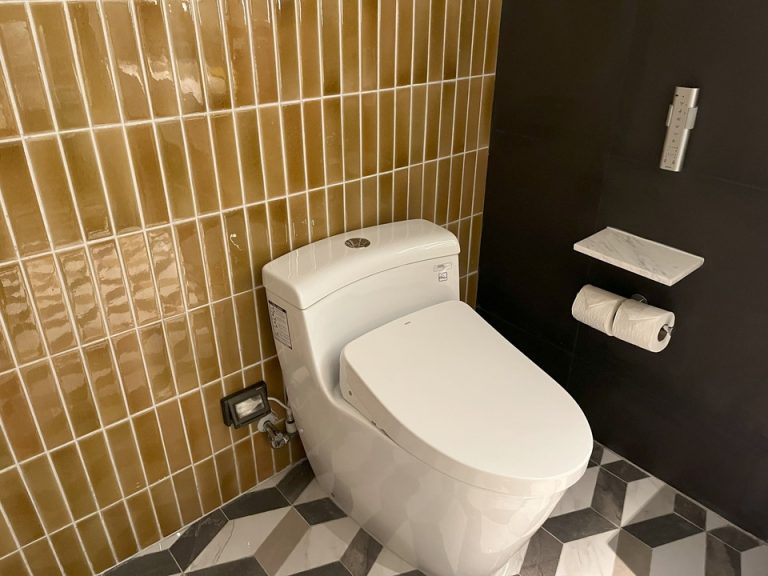 ウォッシュレット付きトイレ