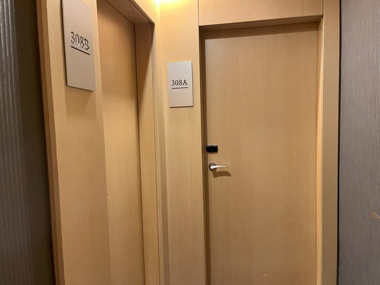 客室入口外観ドア