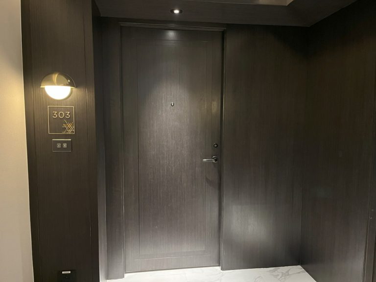 客室入口外観ドア