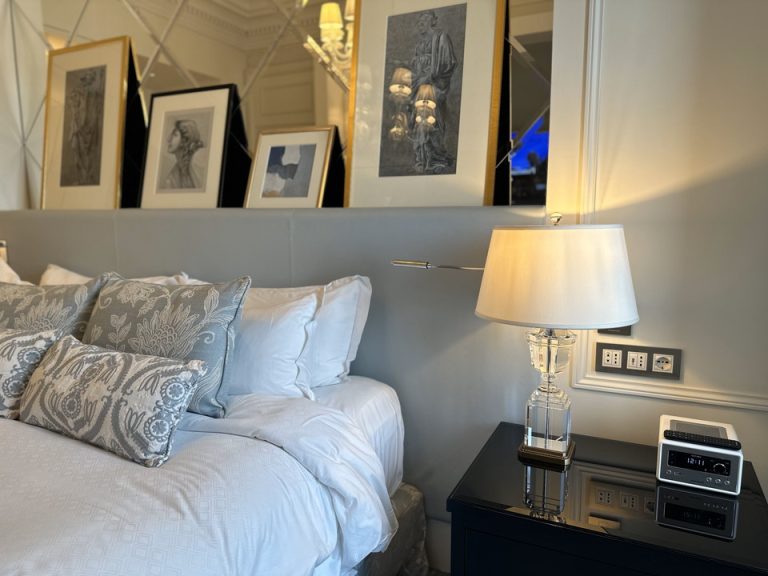 ベッドルーム 絵画