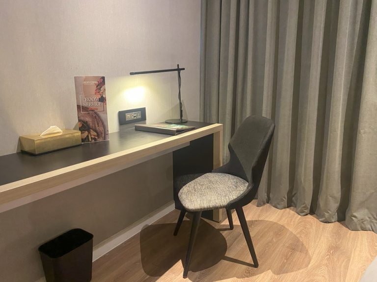 部屋唯一のイス(ソファはありませんでした)