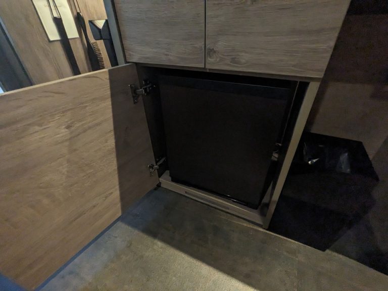 冷蔵庫(閉じた状態)