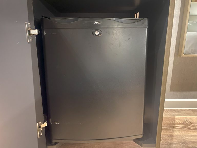 冷蔵庫(閉じた状態)