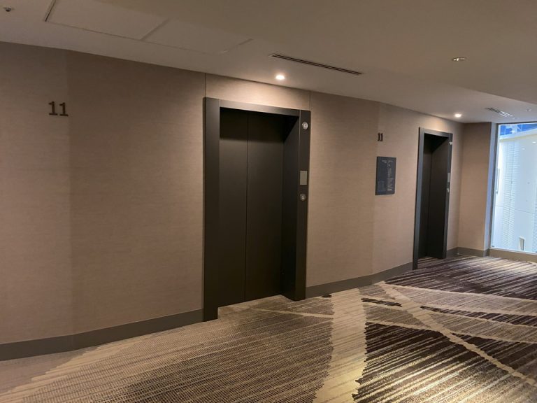 客室フロアエレベーター外観