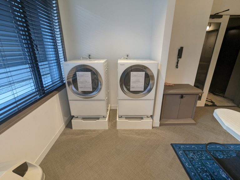 ユーティリティルーム内の洗濯機はなんと無料