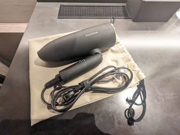 ドライヤーはSALONIA