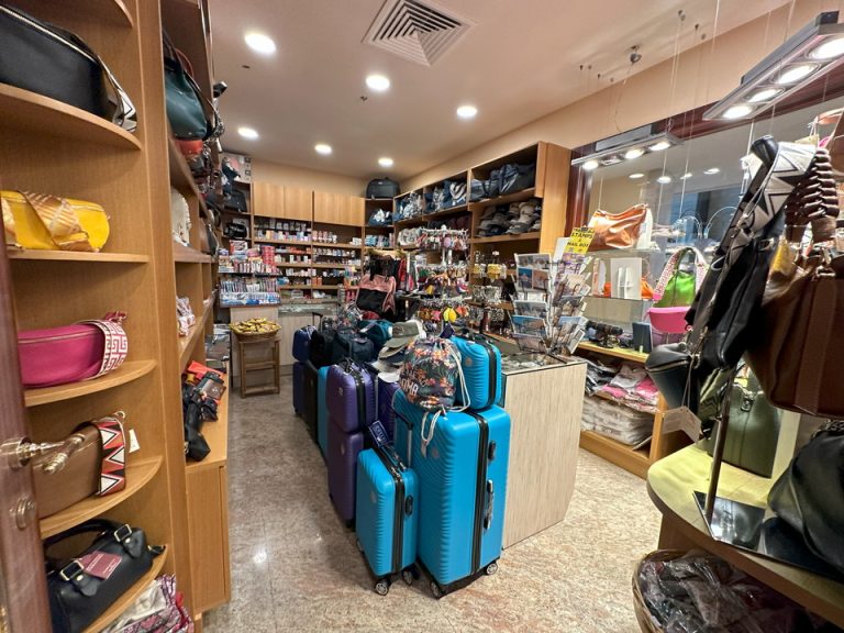 ホテルショップ内