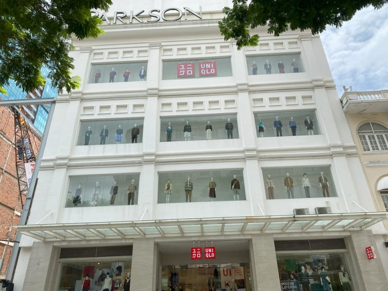 周辺のお店(ユニクロ)