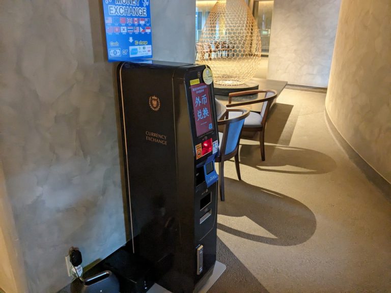 フロント横に両替機