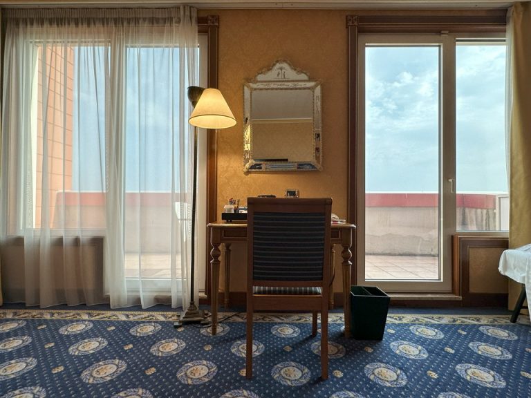 デスクとテラス