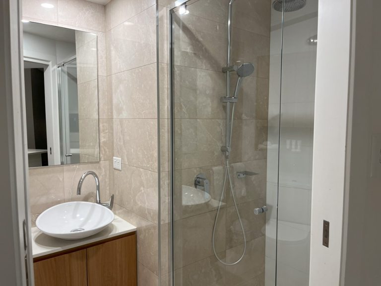 バスルーム入り口から全景