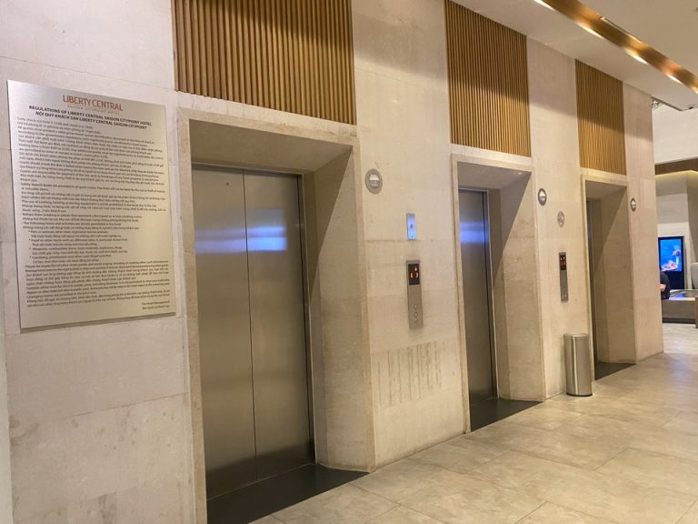 エレベーターホールフロント階 (2)