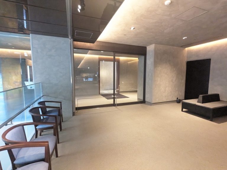 エントランス内観