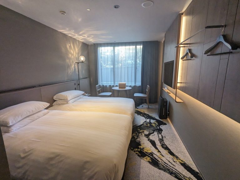 客室全体窓際方向