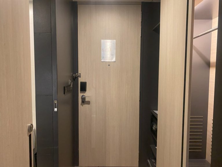 客室入口内観ドア