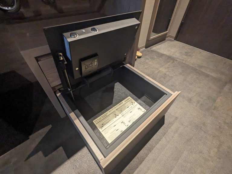 セキュリティボックス(開けた状態)