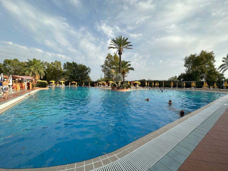 プールサイド(1)