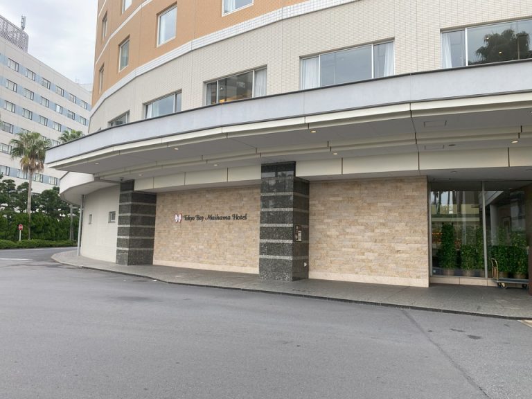 ホテルエントランス外観